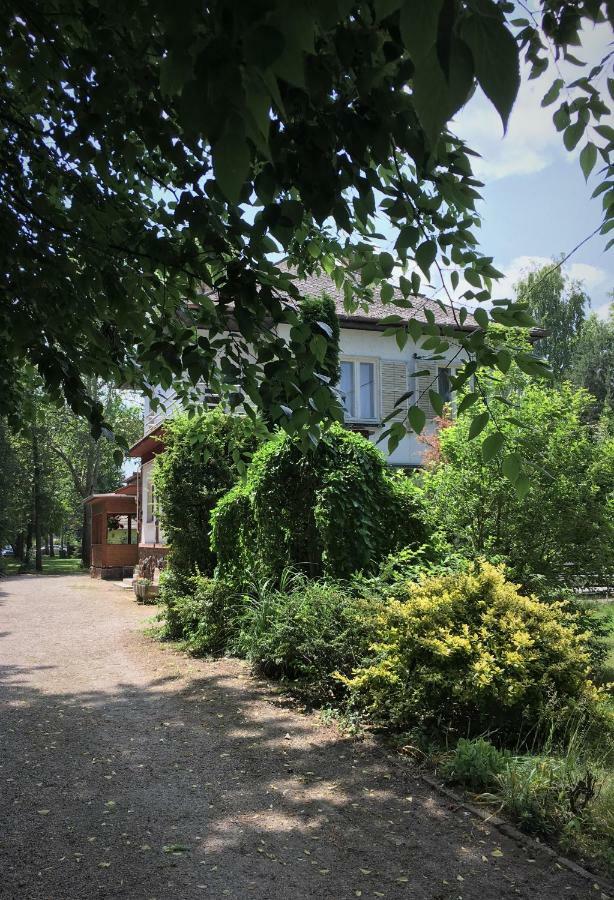 Honved Apartmanhaz Балатонлеле Екстериор снимка